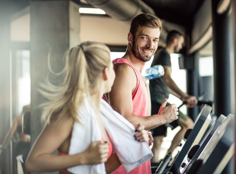 Laufband Training im Gym